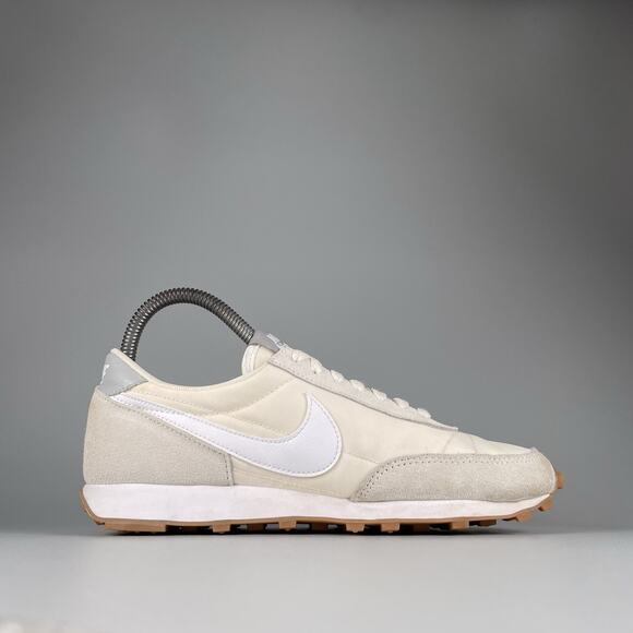 Nike Daybreak Women’s Size 6 White Suede Gum Running Sneakers Casual Shoes GUC - Picture 5 of 9